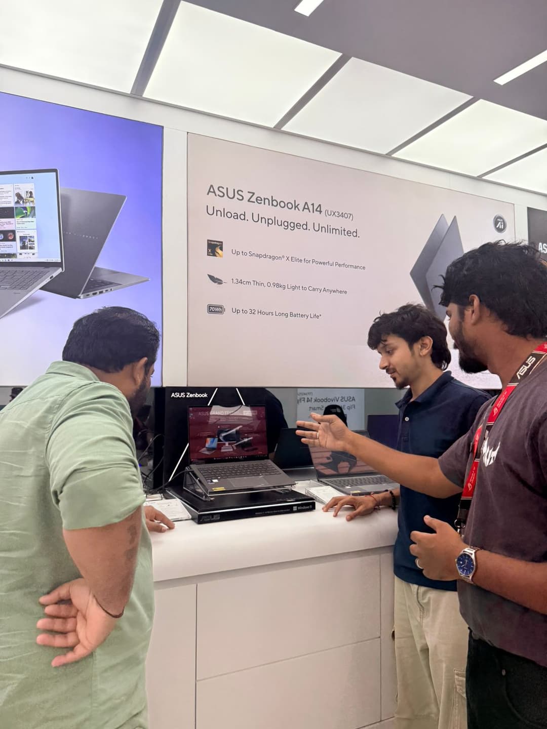 Team working at Maxtech